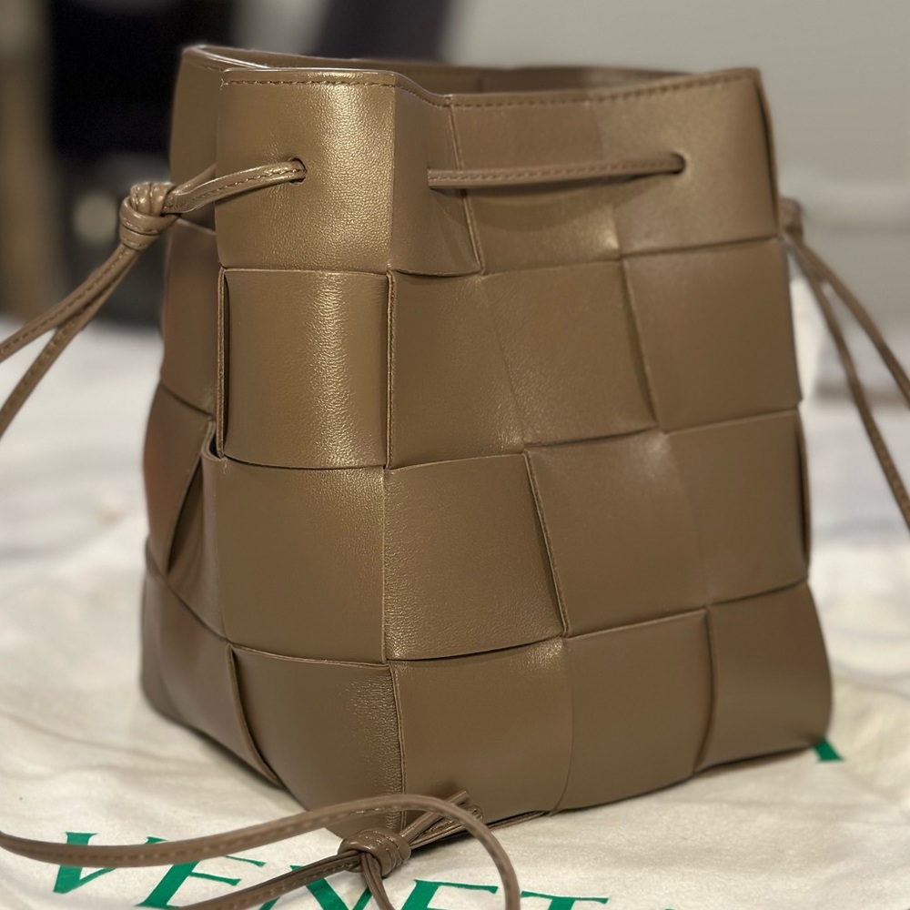 Bottega Veneta Cassette Small Intrecciato Leather Bucket Bag